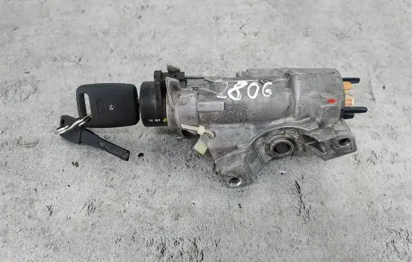 Audi A4 S4 B5 8D Ignition lock 4B0905851C