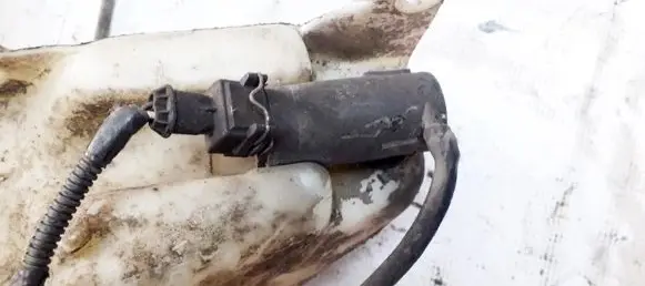 Volvo S40, V40 Windscreen/windshield washer pump