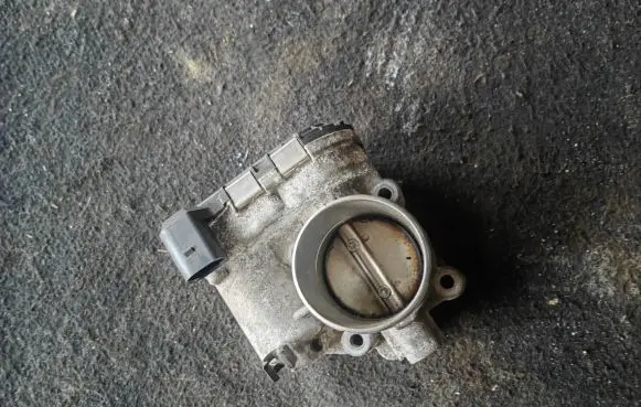 Ford Focus Throttle valve 7S7G9F991CA