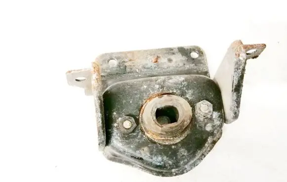 Peugeot 406 Engine mount bracket