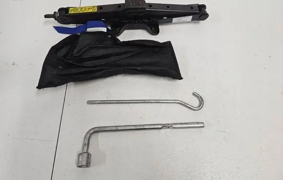 Honda CR-V Wheel nut wrench 