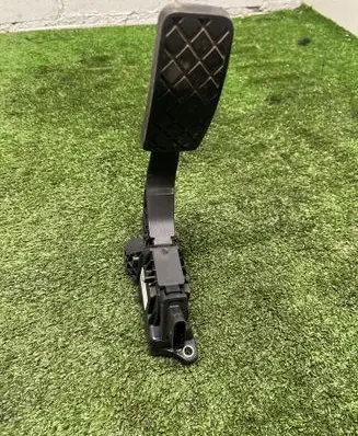 Porsche Cayenne (9Y0 9Y3) Accelerator throttle pedal 8W1723523 6PV01164201