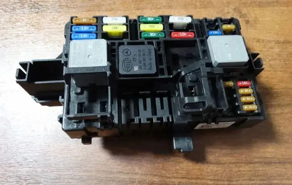 Mercedes-Benz GLE W167 Fuse box set A1679067303
