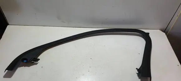 Volvo XC40 Front door glass trim molding 31455062
