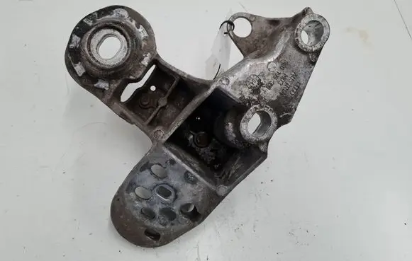 Audi A4 S4 B6 8E 8H Engine mounting bracket 8E0199351