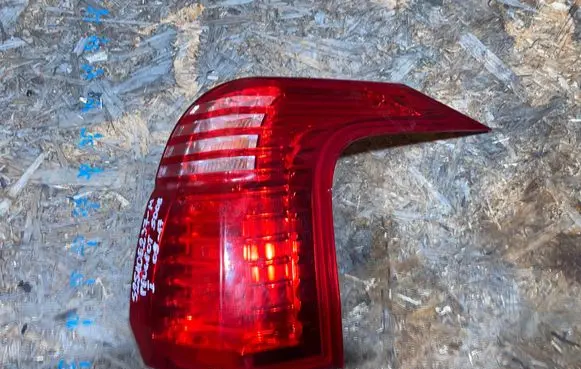 Peugeot 5008 Rear/tail lights 9672666680 S2510E237-M