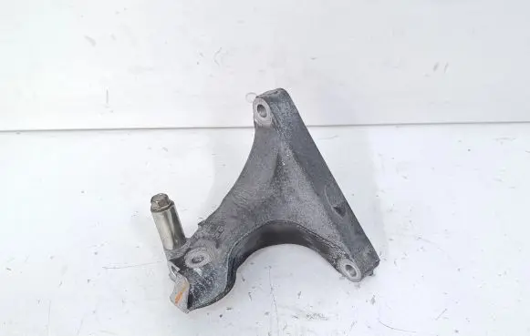 Subaru Outback (BS) Engine mounting bracket