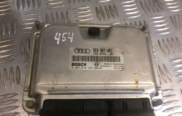 Volkswagen PASSAT B5.5 Engine control unit/module 8E0907401 454