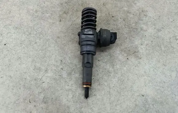 Skoda Octavia Mk2 (1Z) Fuel injector 