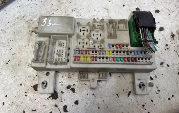 Mazda 3 I Fuse module 131103