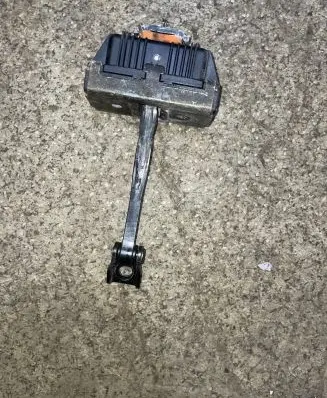 BMW 5 E60 E61 Front door check strap stopper 7033609