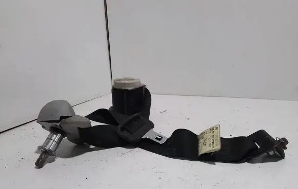 Mazda 5 Front seatbelt