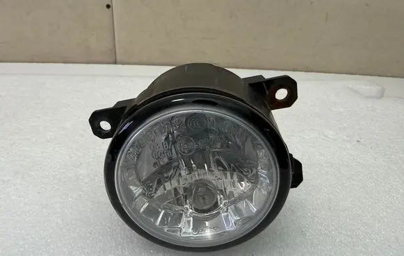 Nissan Leaf I (ZE0) Front fog light 89500181