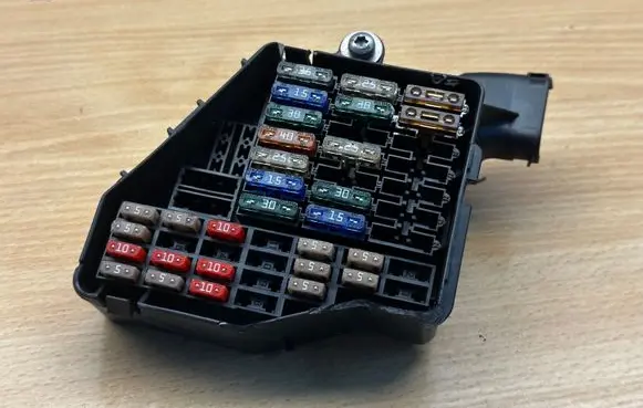 Audi A6 S6 C6 4F Fuse box set 8D1941824