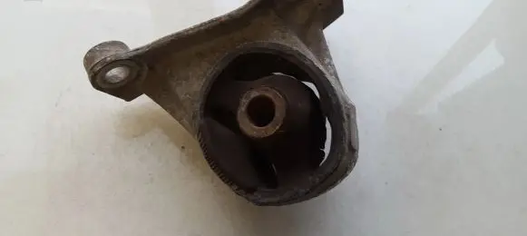Honda Civic Engine mount bracket
