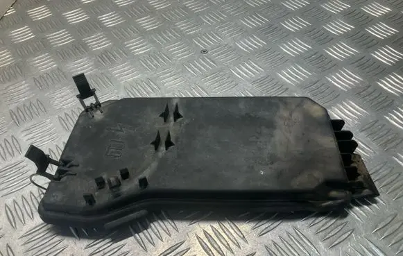 Mercedes-Benz C W204 Fuse box cover A2045400082