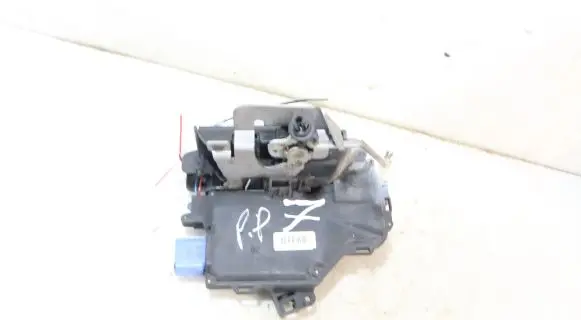 Audi A3 S3 8P Front door lock
