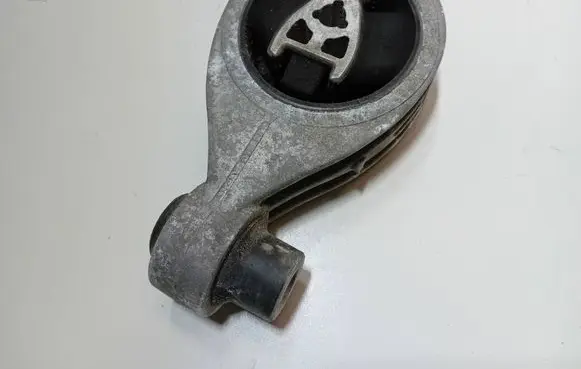 Nissan Qashqai Engine mount bracket 8200277221