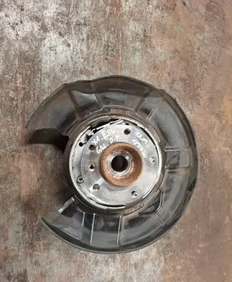 Rear wheel hub