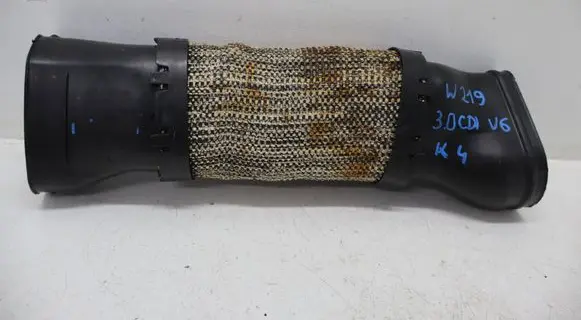 Mercedes-Benz CLS C219 Air intake duct part A6420945097