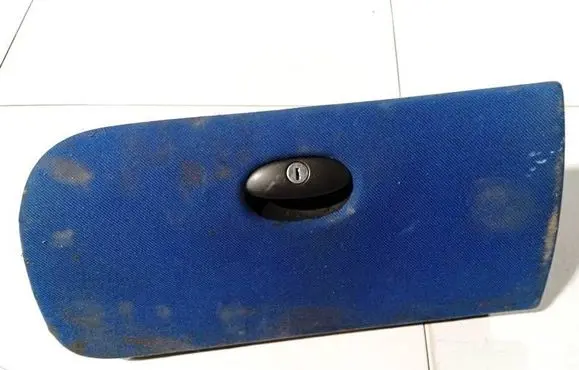 Peugeot 206 Glove box