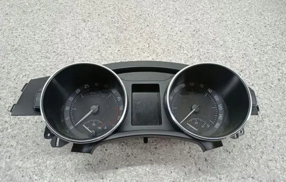 Skoda Superb B6 (3T) Speedometer (instrument cluster)
