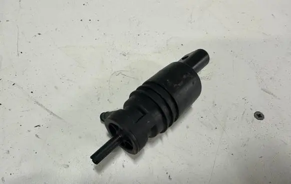 BMW X3 E83 Windscreen/windshield washer pump 8362154 008017