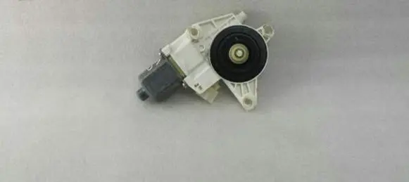 Mercedes-Benz C W204 Front door window regulator motor A2048200242