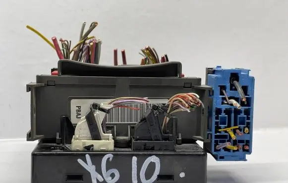 Renault Espace - Grand espace IV Fuse module 8200004201E