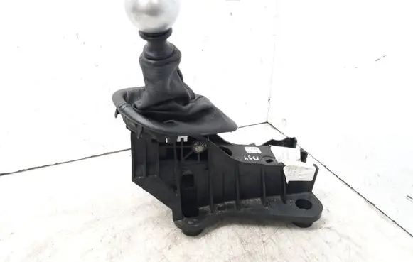 Peugeot 307 CC Gear shifter/selector 9685817280