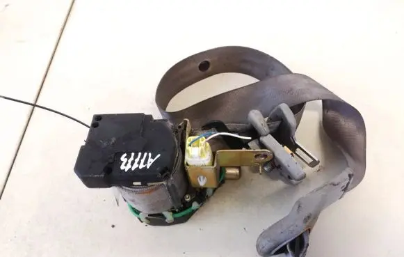 Mazda 626 Front seatbelt