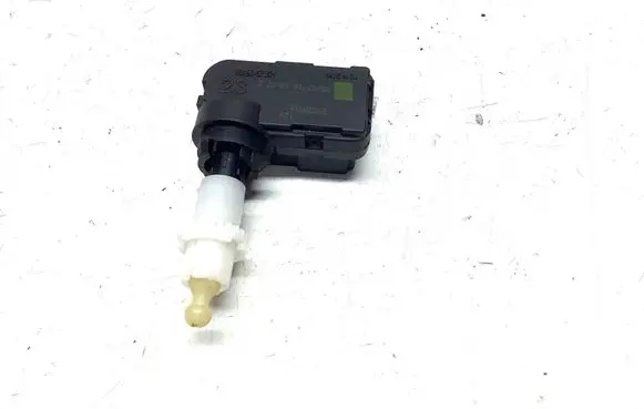 Volvo S60 Headlight level adjustment motor 89038012