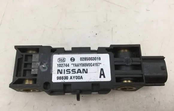 Nissan Primera Airbag deployment crash/impact sensor 0285003019