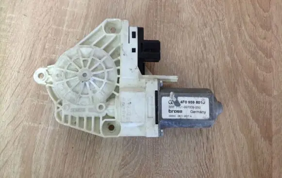 Audi A6 Allroad C5 Front door window regulator motor 4F0959801D 0536010002