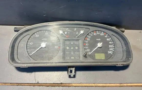 Renault Laguna II Speedometer (instrument cluster) 501018550077 8200218863 7N1MWM33