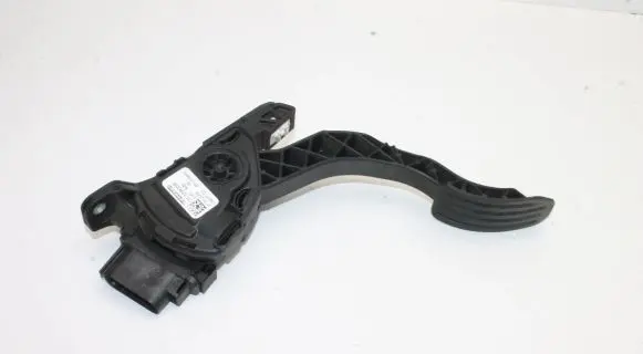 Volvo V60 Accelerator throttle pedal 31329058