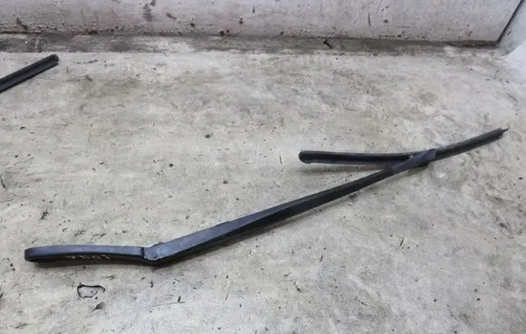 BMW 7 F01 F02 F03 F04 Front wiper blade arm GMAUTO4574097