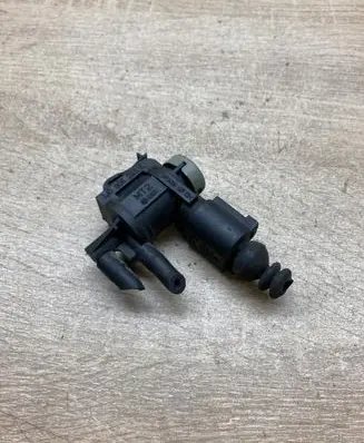 Volkswagen Golf IV Vacuum valve 1J0906283C