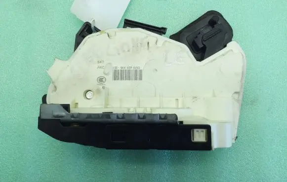 Seat Leon (1P) Rear door lock 5K4839015Q