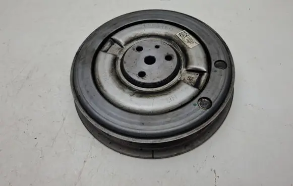 Volvo XC90 Crankshaft pulley 32253160 P32253160