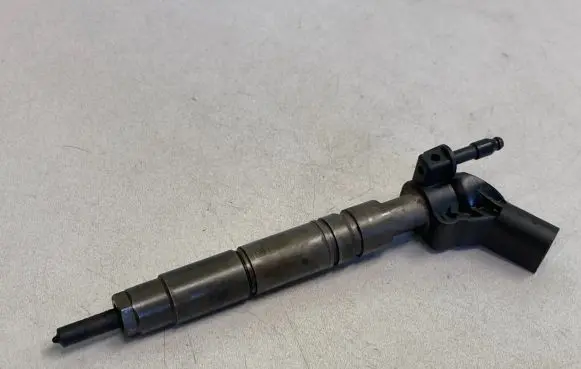 Jeep Grand Cherokee (WK) Fuel injector A6420700587 0445115027 DUIUFWI