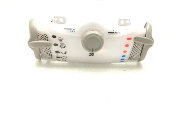 Peugeot 107 Climate control unit E1066531