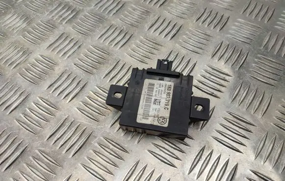 Audi A3 S3 A3 Sportback 8P Alarm control unit/module 1K0907719C