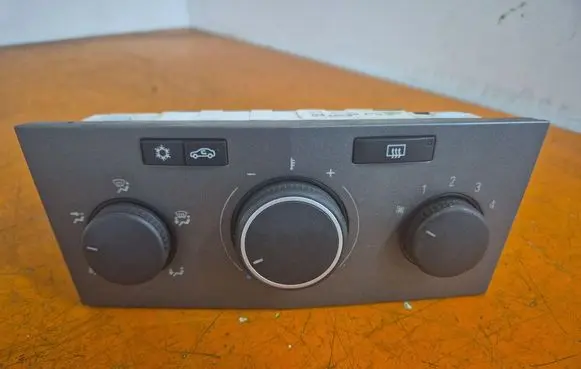 Opel Astra H Climate control/heater control trim 13201300