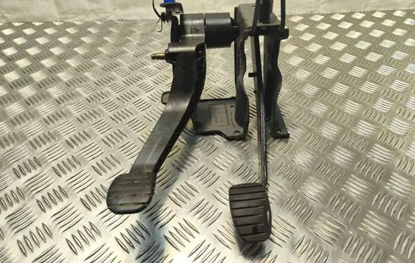 Dacia Duster Pedal assembly 2308238111A 8200874852A