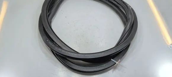 Volkswagen Caddy Front door rubber seal 2K0837911H