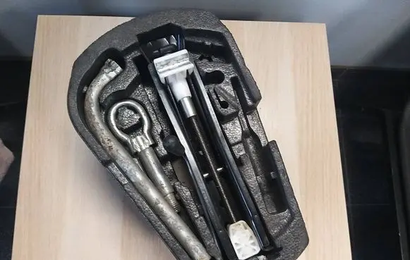 Volkswagen Polo V 6R Tool box 6Q0012115K