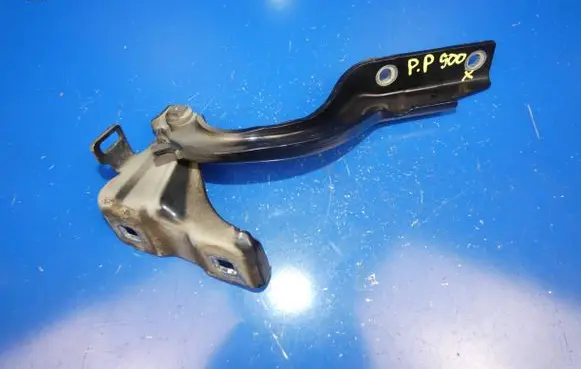 Engine bonnet/hood hinges