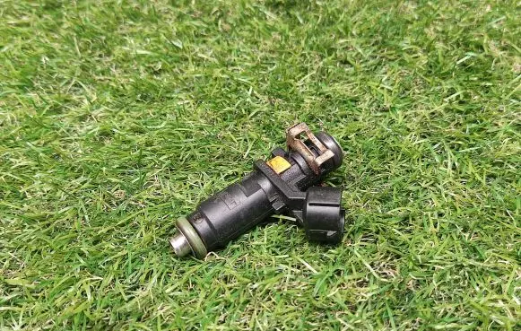 Volkswagen Jetta VI Fuel injector 06A906031CP