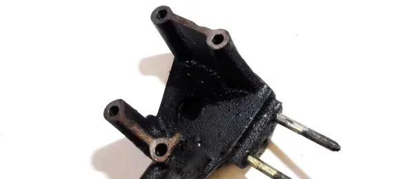 Mitsubishi Colt Engine mounting bracket